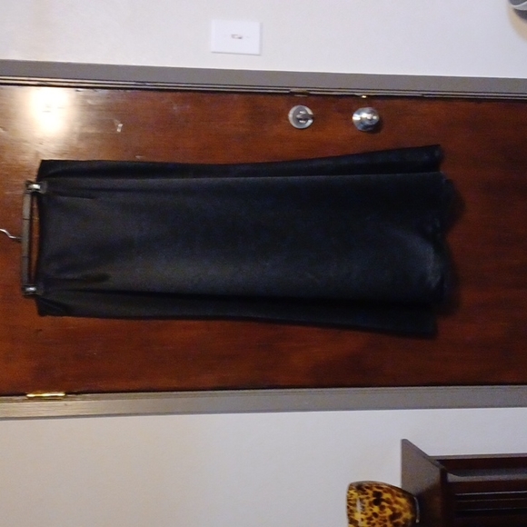 JM Satin skirt - Picture 2 of 5